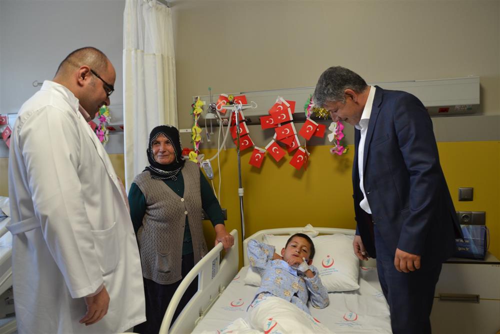 Babaannelerin İsteği Üzerine Yozgat İl Sağlık Müdürü Çadırardıç Köyündeki Üç Kardeşin Sünnetine Vesile Oldu