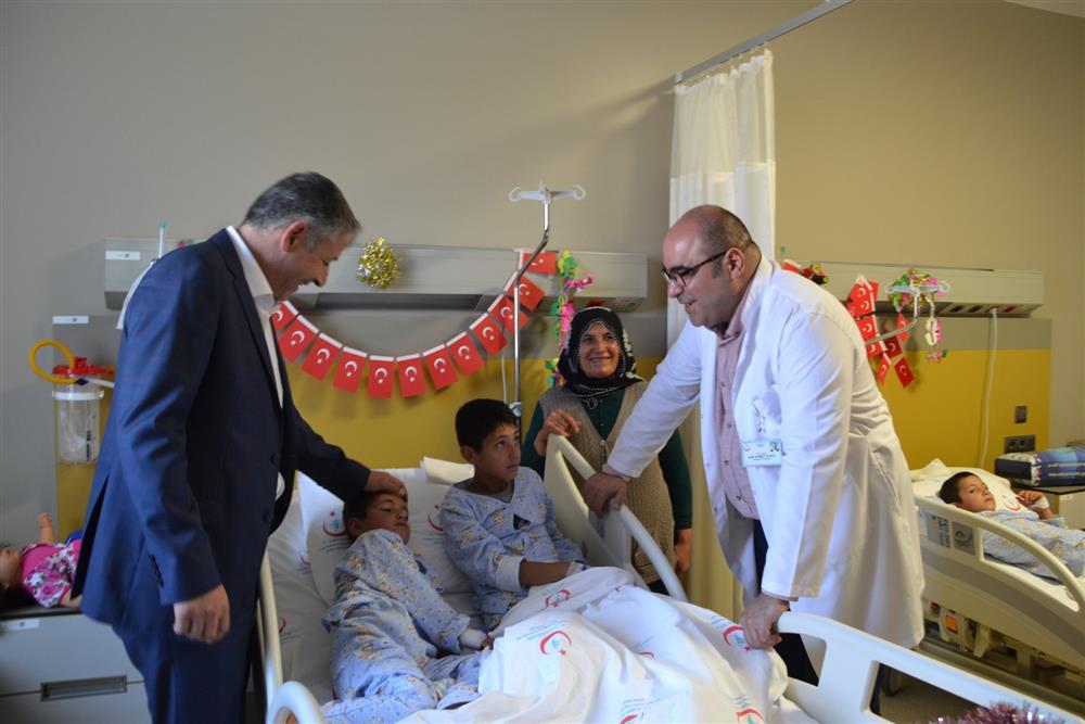 Babaannelerin İsteği Üzerine Yozgat İl Sağlık Müdürü Çadırardıç Köyündeki Üç Kardeşin Sünnetine Vesile Oldu