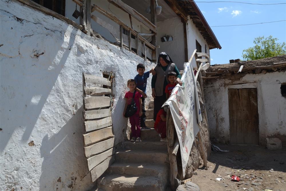 Babaannelerin İsteği Üzerine Yozgat İl Sağlık Müdürü Çadırardıç Köyündeki Üç Kardeşin Sünnetine Vesile Oldu