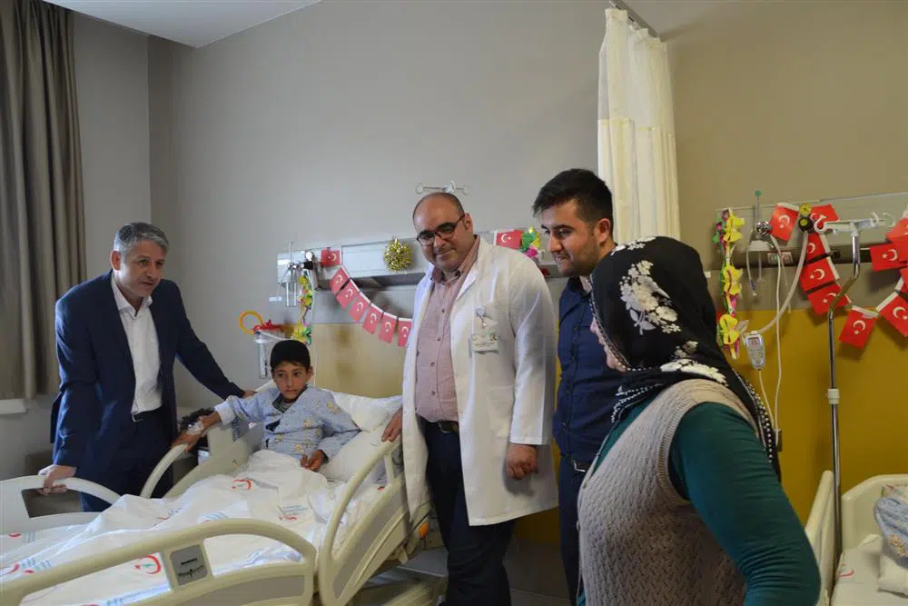 Babaannelerin İsteği Üzerine Yozgat İl Sağlık Müdürü Çadırardıç Köyündeki Üç Kardeşin Sünnetine Vesile Oldu